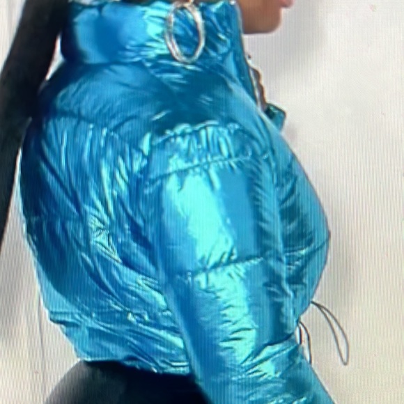 Cropped Puffer Jacket - Picture 2 of 5